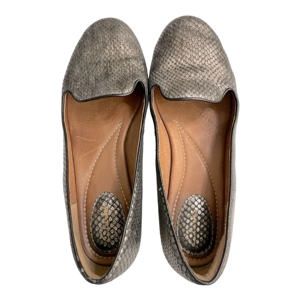 Clarks Women's Valley Lounge Loafer Size 9M Flat Shoe Metallic Pewter Snakeskin